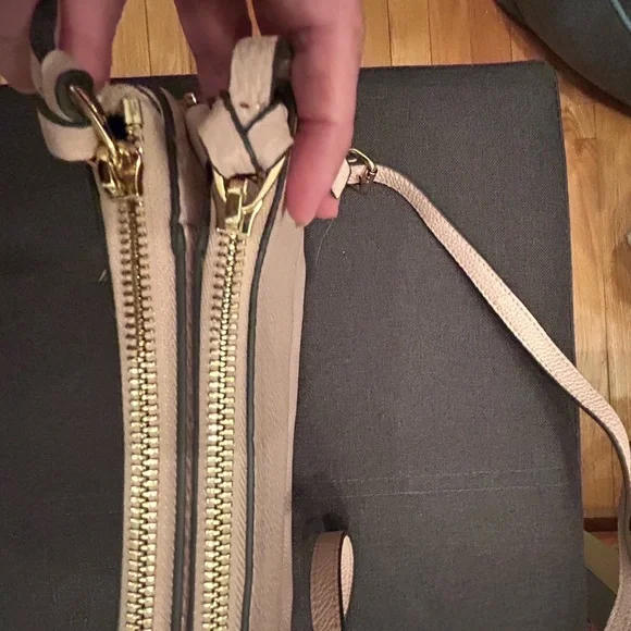 Vince Camuto Cream Crossbody Bag with Sleek Design - Picture 2 of 13